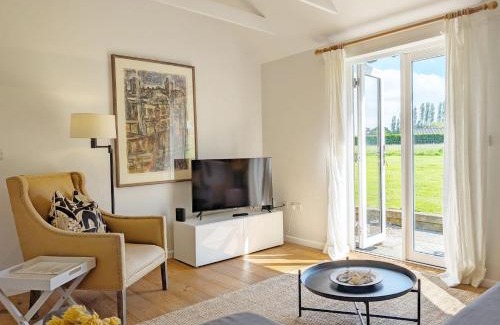 Chichester House | Pet-Friendly Retreat at The Stables, Birdham - 10/10 Rating