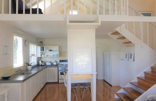 Dynnyrne House | Comfortable Retreat at The Stables - Steps from Shopping