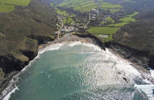 Saint Gennys House | Pet Friendly Retreat at The Stables, Crackington Haven