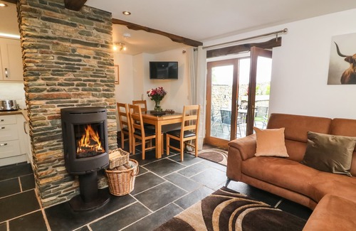 Milnthorpe Cottage | Family-Friendly THE STABLES with Spa and Hot Tub Amenities