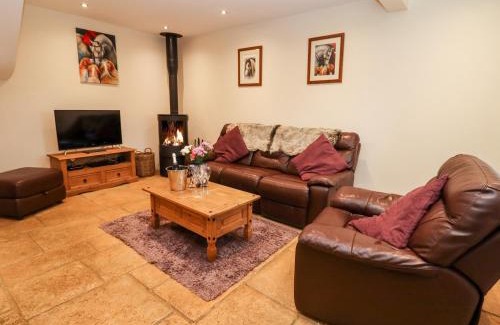 Chipping Norton House | Premier Pet-Friendly Retreat: The Stables 5-Star Hotel