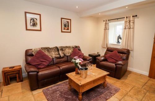 Chipping Norton House | Premier Pet-Friendly Retreat: The Stables 5-Star Hotel