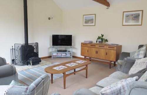 Great Yarmouth House | Family-Friendly Retreat at The Stables - Guest Rated 9.8