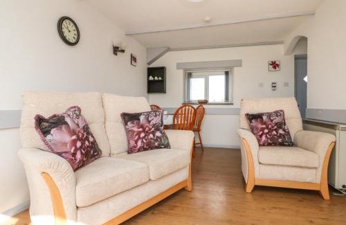Holsworthy House | Discover The Stables: Pet-Friendly Retreat with Pool Access