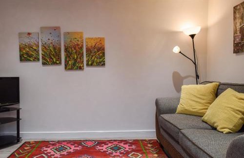 Grandborough House | Pet-Friendly Retreat at The Stables: Ideal for Families