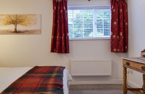 Grandborough House | Pet-Friendly Retreat at The Stables: Ideal for Families