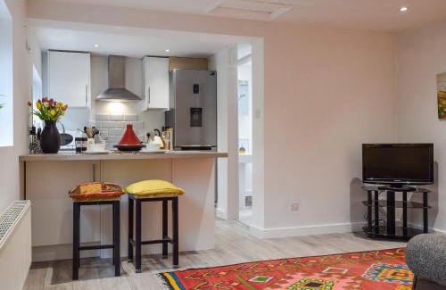 Grandborough House | Pet-Friendly Retreat at The Stables: Ideal for Families
