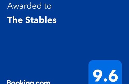Lincoln House | Unforgettable Stays at The Stables with Hot Tub & Breakfast