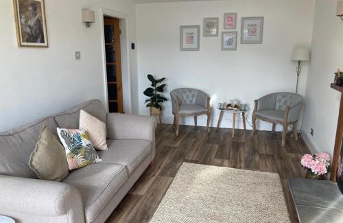 Lincoln House | Unforgettable Stays at The Stables with Hot Tub & Breakfast