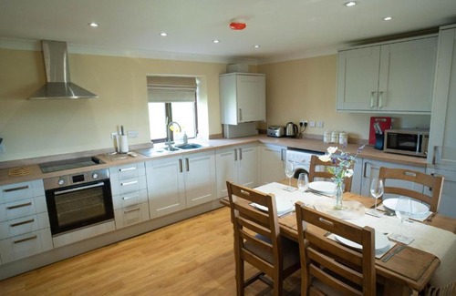 Lincoln House | Pet-Friendly Retreat at The Stables - Rated 9.6/10