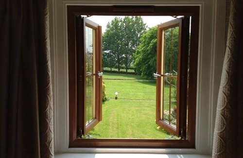 Easton Apartment | Exceptional Stables on Ground Floor with Full Kitchen