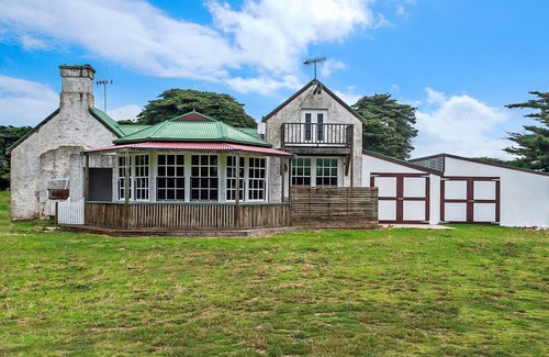 Port Fairy Cottage | The Stables - Unique Farm Experience with Family Amenities