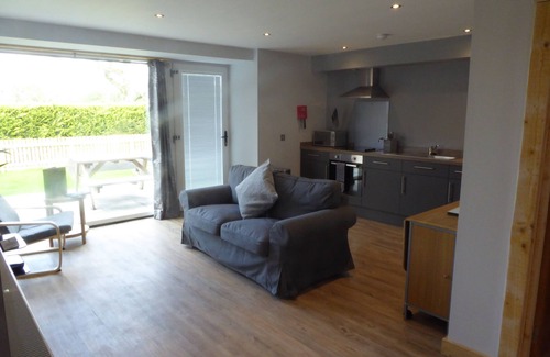 Arden Apartment | Cozy Stables Lower Cottage for Couples - Guest Rated 9.8