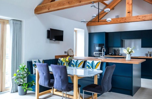 Bankend Villa | Pet-Friendly Oceanview Cottage at The Stables - 10/10 Rated
