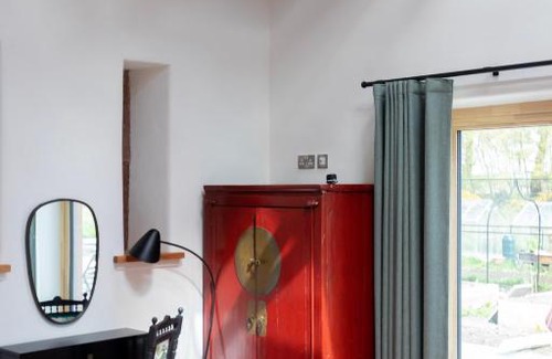 Bankend Villa | Pet-Friendly Oceanview Cottage at The Stables - 10/10 Rated
