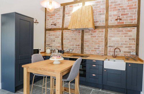 Hereford Cottage | Pet-Friendly Retreat with Hot Tub in Hereford for Families