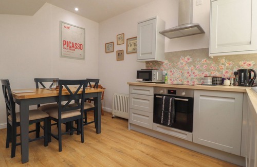 Trawden Cottage | Discover The Stables: Pet-Friendly Retreat with Garden