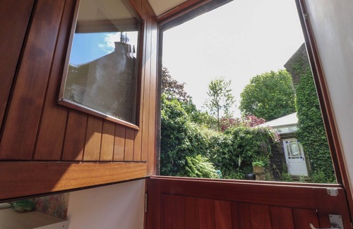 Trawden Cottage | Discover The Stables: Pet-Friendly Retreat with Garden