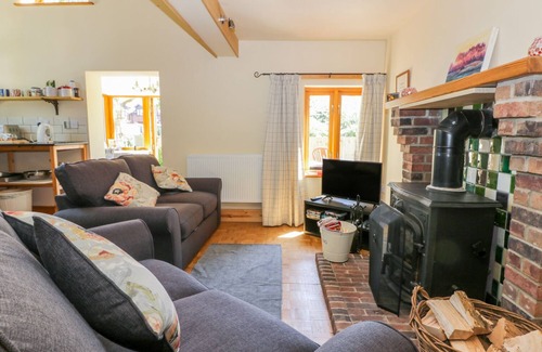 Roos Cottage | Pet-Friendly Retreat: The Stables Holiday Cottage in Roos