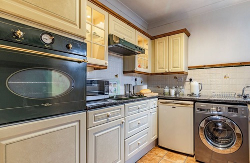 Winterley Cottage | Family-Friendly Getaway with Kitchen & Breakfast Included