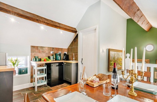 Sharow Cottage | Cozy 2 Bedroom Getaway with Kitchen in Ripon