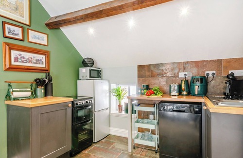 Sharow Cottage | Cozy 2 Bedroom Getaway with Kitchen in Ripon