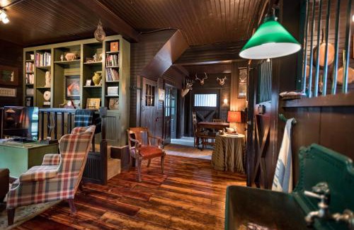 Lincoln Park House | Discover The Stables: Guest Rated 9.6/10 Experience