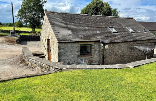 Newton Grange Cottage | Relax at The Stables: Garden Oasis in Ashbourne