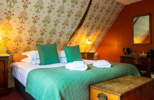 Hambleden House | Pet-Friendly Retreat at The Stag and Huntsman, 8.9/10 Rating