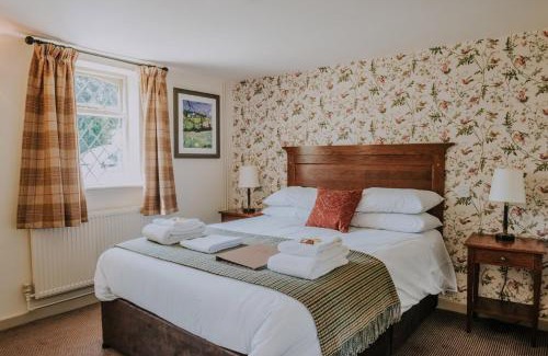 Saintbury House | Discover Comfort at The Stag Rooms - Pet Friendly Getaway