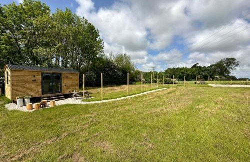 Wesham House | Guest Rated 9.9: The Stag's Head Shepherds Hut Retreat