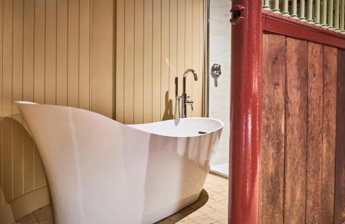 Walwick House | Discover The Stallion: Pet-Friendly 4-Star Family Retreat