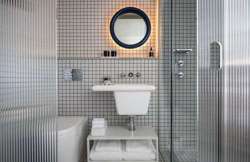 Fitzroy Hotel | Discover The StandardX, Melbourne: Eco-Friendly Comfort