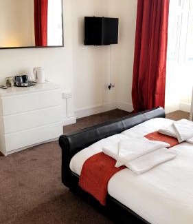 Beeston House | Inviting The Star Inn: Family-Friendly Stay with Dining