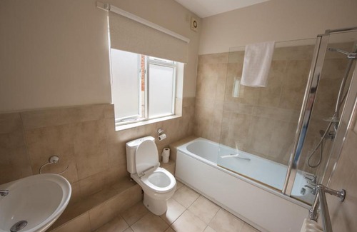Pershore Hotel | Pet-Friendly Getaway at The Star Inn with Breakfast Included