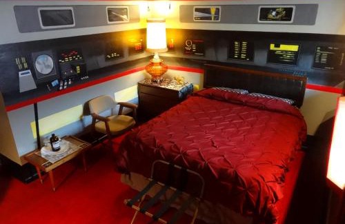 North Bend Hotel | Experience the Star Trek USS Enterprise Room at Itty Bitty Inn