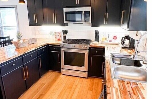 Lynchburg House | Family-Friendly Stardust Home with Pet and Kitchen Amenities