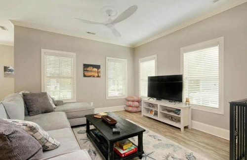 North Litchfield Beach House | Discover The Starfish: Close to Huntington Beach Park