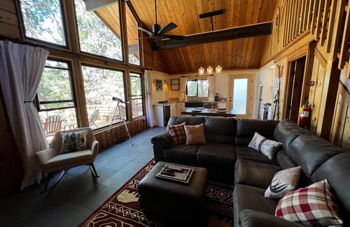 Upper Moonridge Cabin | Experience The Stargazer Chalet with Breathtaking Views!