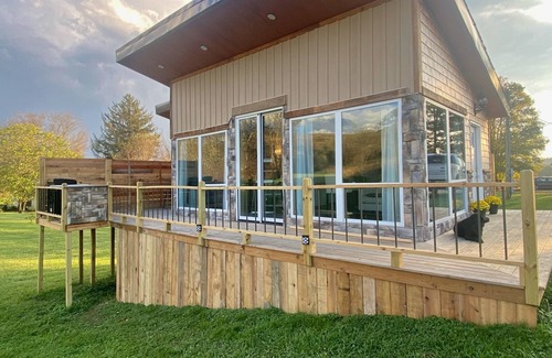 Zaleski Cabin | Serene StarGazer Farm Stay: Fast Internet & Kitchen Access