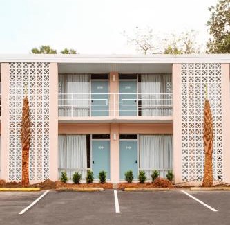 North Charleston Hotel | Discover Starlight Motor Inn: Oceanfront with Pool Access