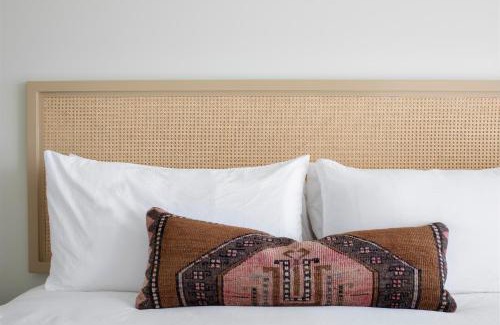 North Charleston Hotel | Discover Starlight Motor Inn: Oceanfront with Pool Access