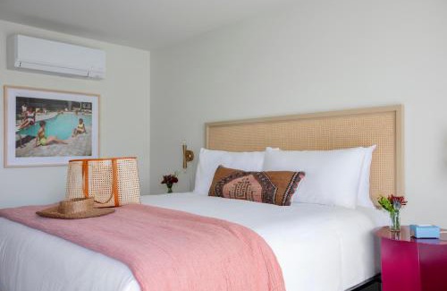 North Charleston Hotel | Discover Starlight Motor Inn: Oceanfront with Pool Access