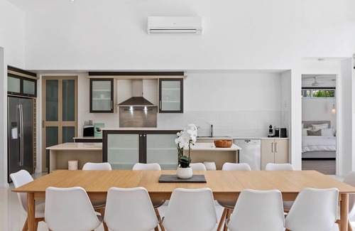 Kingscliff House | Spacious Station: 6-Bed Home with Pool for 13 Guests
