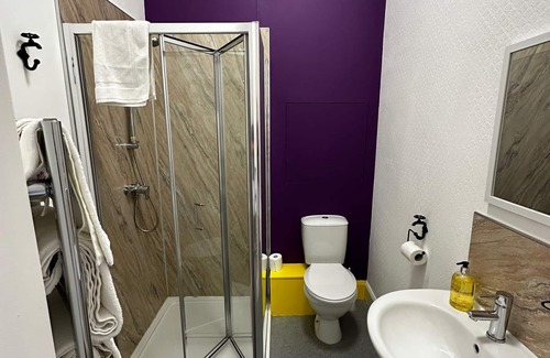 Hucknall Hotel | Budget-Friendly Stay at The Station Hotel with Breakfast