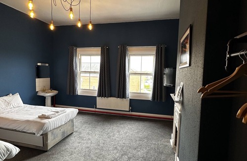 Hucknall Hotel | Budget-Friendly Stay at The Station Hotel with Breakfast