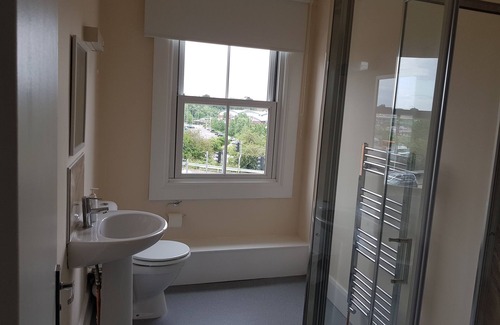 Hucknall Hotel | Budget-Friendly Stay at The Station Hotel with Breakfast