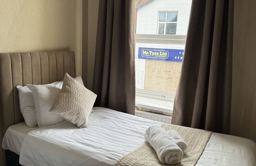 Worksop Hotel | Discover The Station Hotel: Family-Friendly with Dining Options