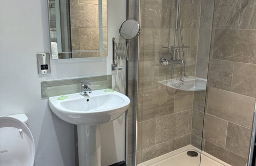 Worksop Hotel | Discover The Station Hotel: Family-Friendly with Dining Options