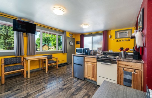Northport Apartment | Top Rated Stay at The Station - Family-Friendly Amenities